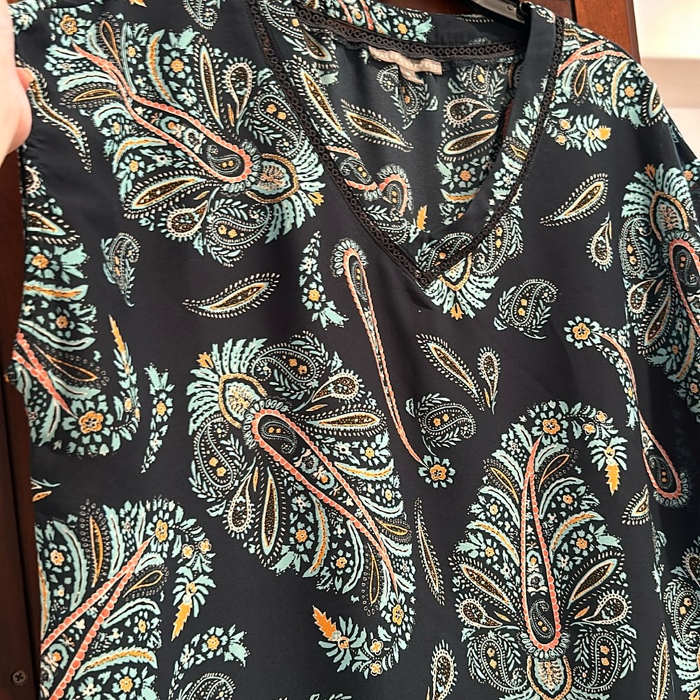 Paisley v neck blouse short sleeve